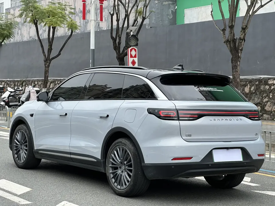 Leapmotor Zero running C11 Extended Range 300 Premium Edition 2024 — миниатюра 4