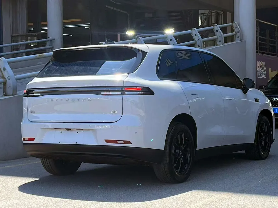 Leapmotor Zero running C10 Pure Electric 530 Smart Edition 2024 — миниатюра 2