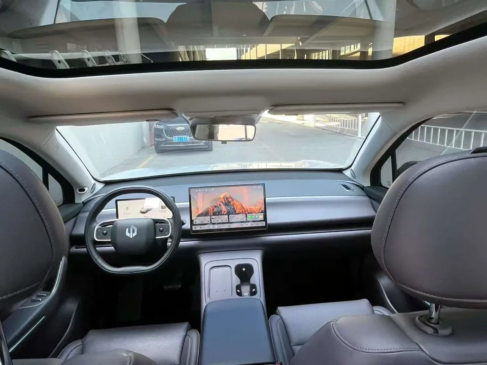 Leapmotor Zero running C10 Pure Electric 530 Smart Edition 2024 — миниатюра 5