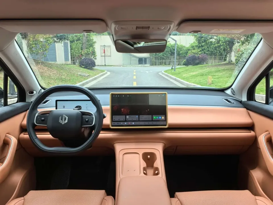 Leapmotor Zero running C10 Pure Electric 530 Smart Edition 2025 — миниатюра 3