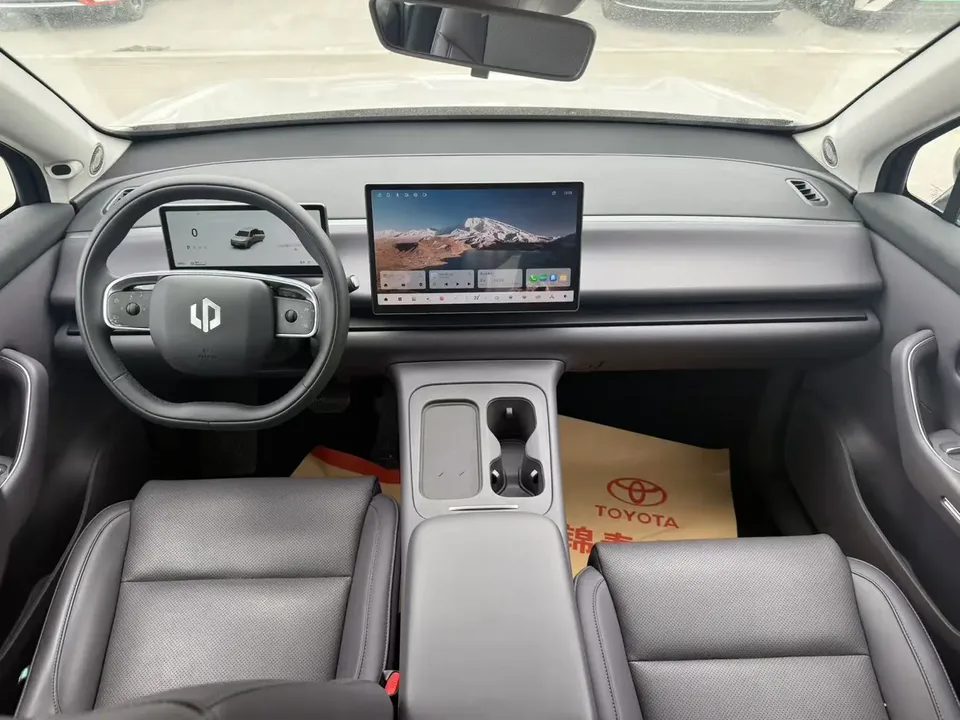 Leapmotor Zero running C10 Pure Electric 530 Comfort Edition 2024 — миниатюра 2