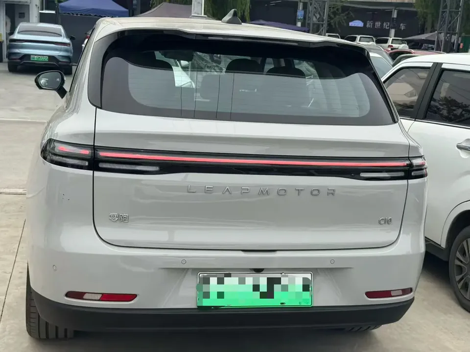 Leapmotor Zero running C10 Pure Electric 530 Comfort Edition 2024 — миниатюра 4