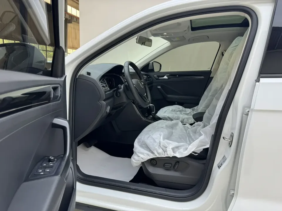 Volkswagen T-Roc Tange 280TSI DSG two-wheel drive comfort PLUS 2022 — миниатюра 5