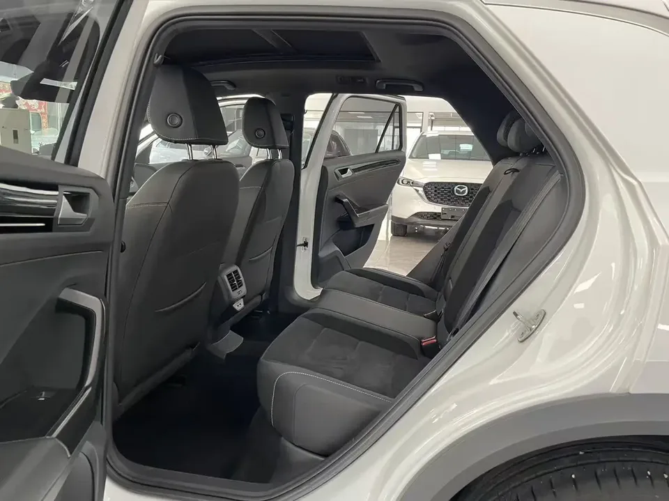 Volkswagen T-Roc Tangeu 280TSI DSG four-wheel drive luxury smart version 2022 — миниатюра 5