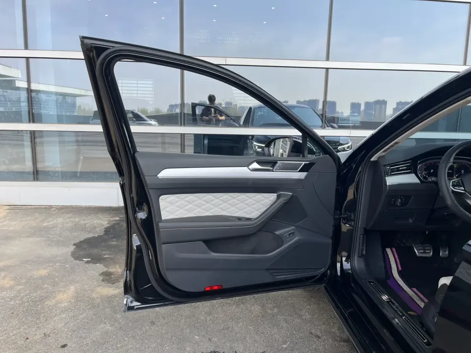Volkswagen Magotan Magotan 2023 2 million commemorative edition 330TSI DSG luxury model 2023 — миниатюра 5