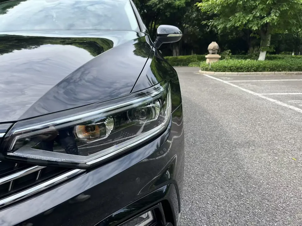 Volkswagen Magotan Magotan 2023 2 million commemorative edition 330TSI DSG luxury model 2024 — миниатюра 3