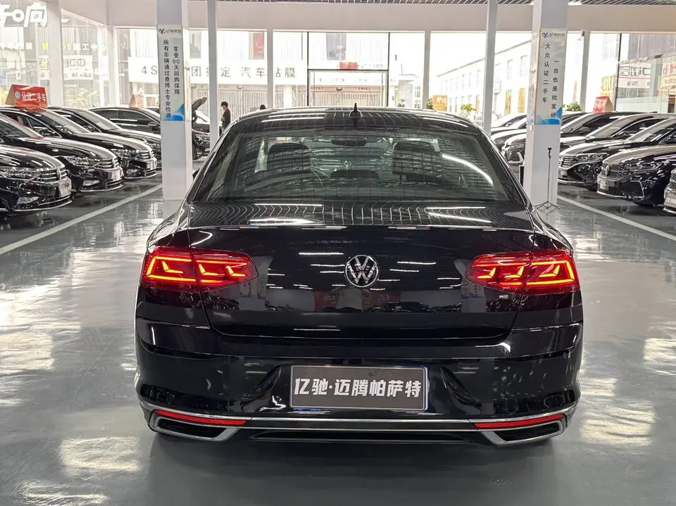 Volkswagen Magotan Magotan 2020 330TSI DSG Luxury Edition 2022 — миниатюра 2
