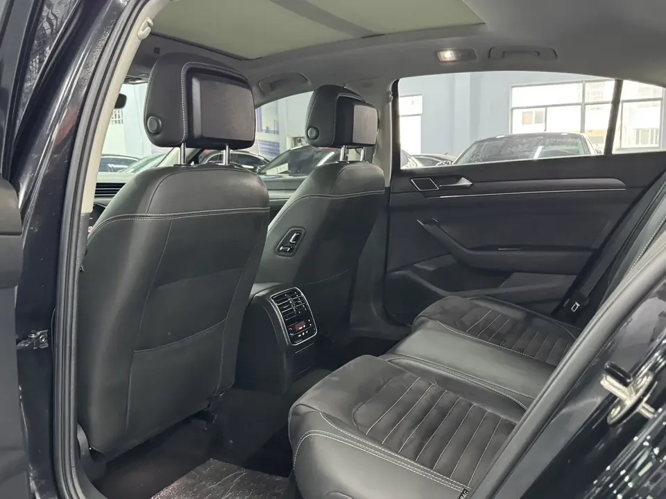 Volkswagen Magotan Magotan 2020 330TSI DSG Luxury Edition 2022 — миниатюра 3