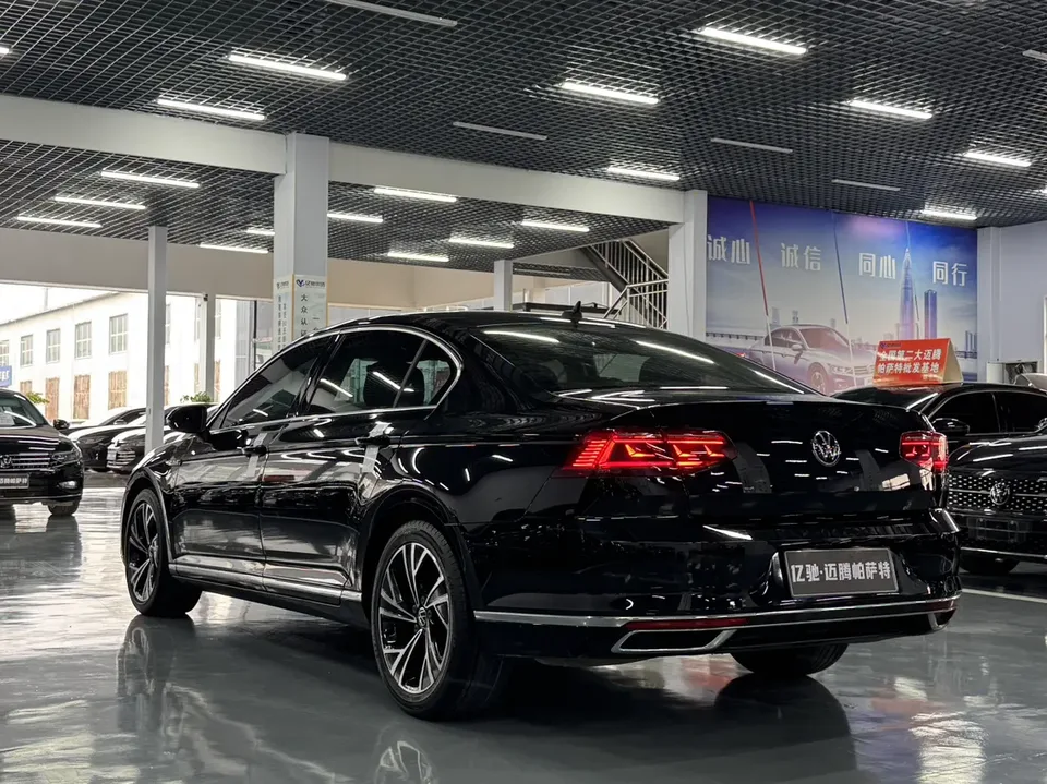 Volkswagen Magotan Magotan 2020 330TSI DSG Luxury Edition 2022 — миниатюра 4