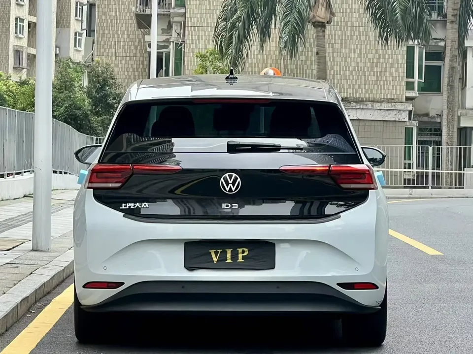 Volkswagen ID.3 Upgraded Pure Smart Edition 2023 — миниатюра 2