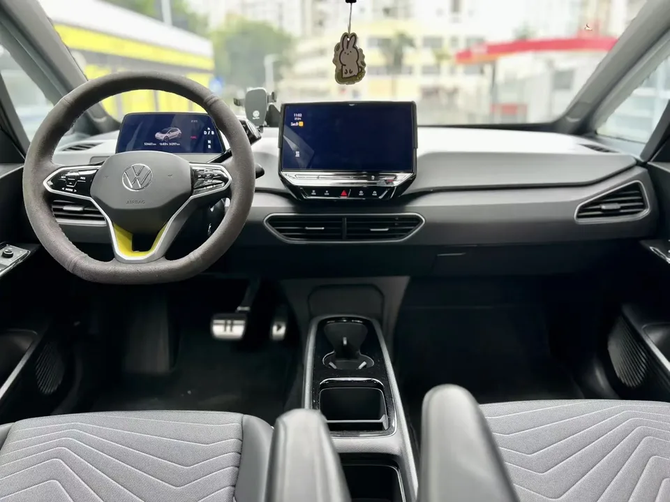 Volkswagen ID.3 Upgraded Pure Smart Edition 2023 — миниатюра 3