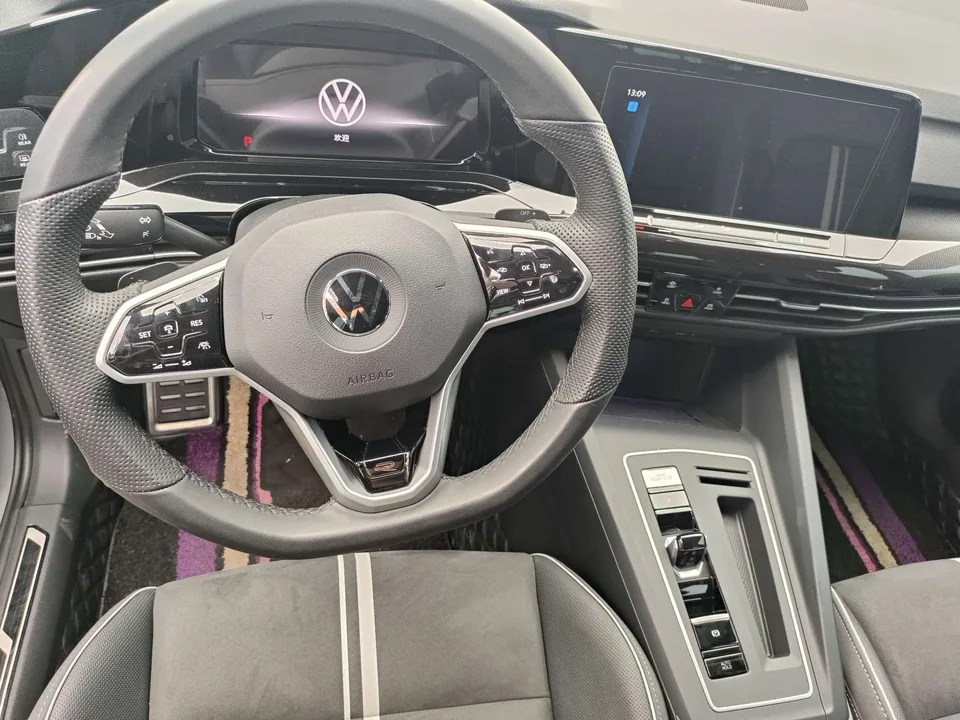 Volkswagen Golf 280TSI DSG R-Line 50 Years Legend Edition 2024 — миниатюра 5