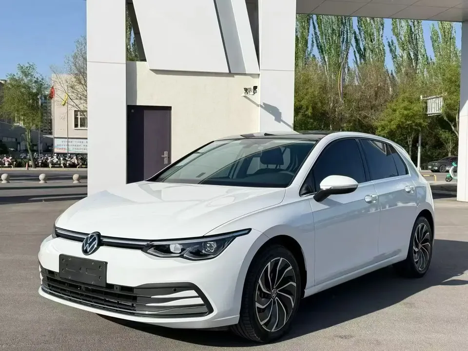 Volkswagen Golf Golf 2023 280TSI DSG Pro 2024 — фото 1, купить с доставкой в Москву
