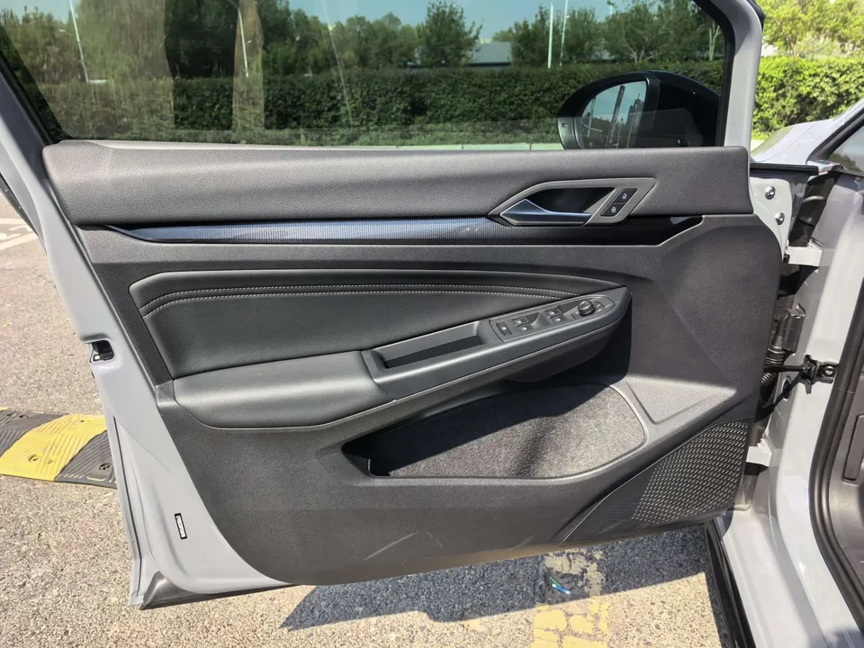 Volkswagen Golf golf 2023 280TSI DSG R-Line Lite 2023 — thumbnail 3