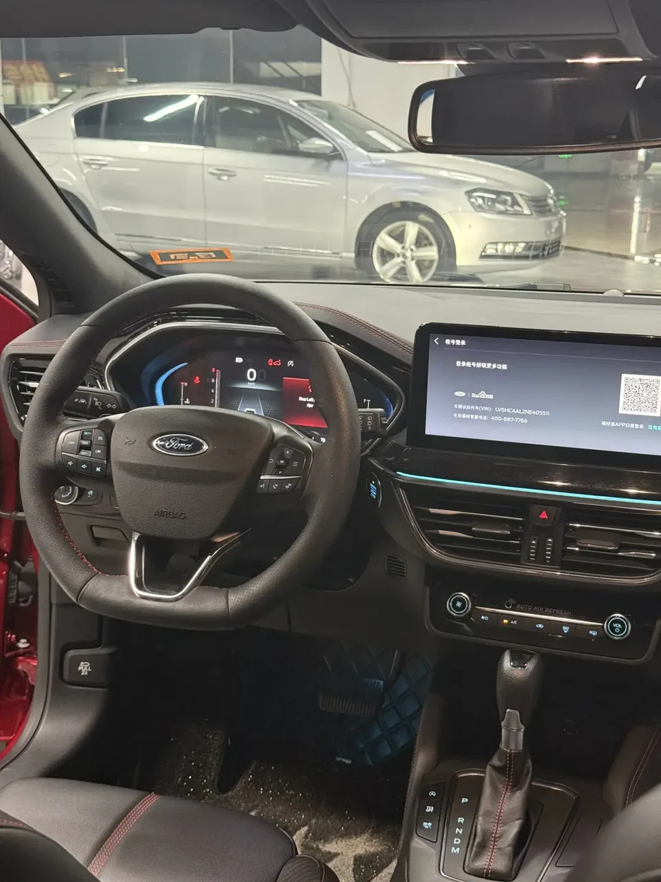 Ford Focus hatchback EcoBoost 180 automatic ST Line 2023 — миниатюра 4