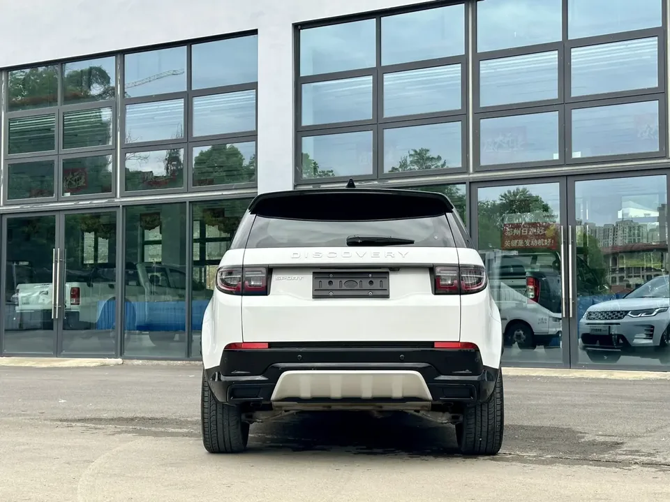 Land Rover Discover Sports Discover Sports 2024 249PS R-Dynamic HSE Luxury Custom Edition 5 Seaters 2024 — миниатюра 2