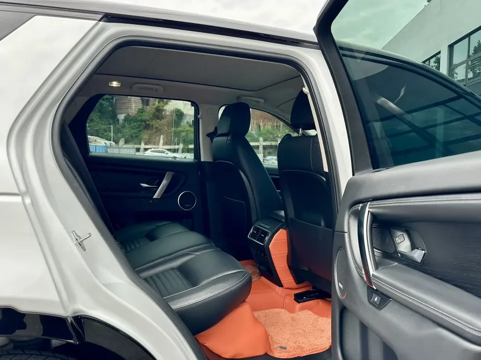 Land Rover Discover Sports Discover Sports 2024 249PS R-Dynamic HSE Luxury Custom Edition 5 Seaters 2024 — миниатюра 3