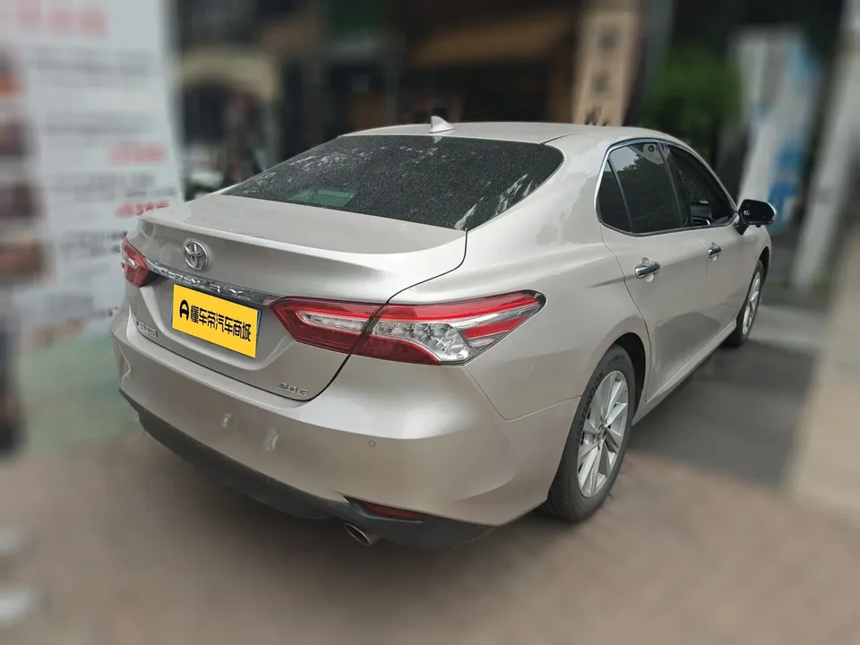 Toyota Camry 2.0G Deluxe Edition 2022 — миниатюра 4
