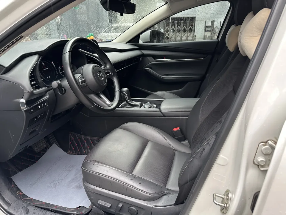Mazda Axela 2.0L automatic quality version 2024 — миниатюра 3