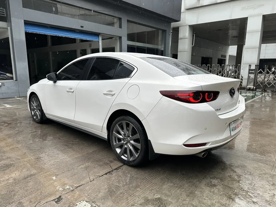 Mazda Axela 2.0L automatic quality version 2024 — миниатюра 4