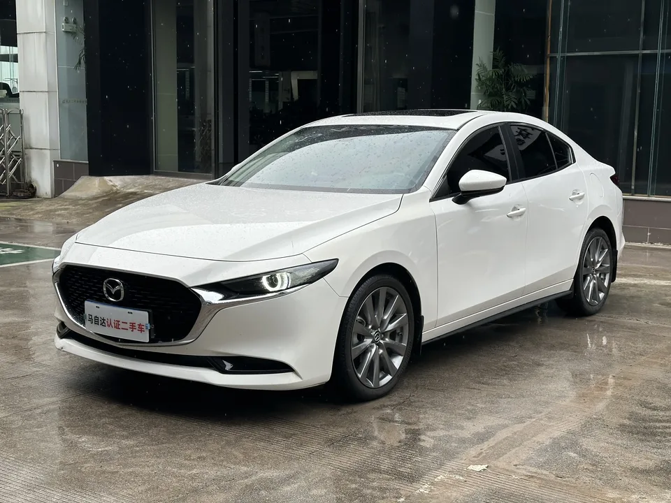 Mazda Axela 2.0L automatic quality version 2024 — фото 1, купить с доставкой в Москву
