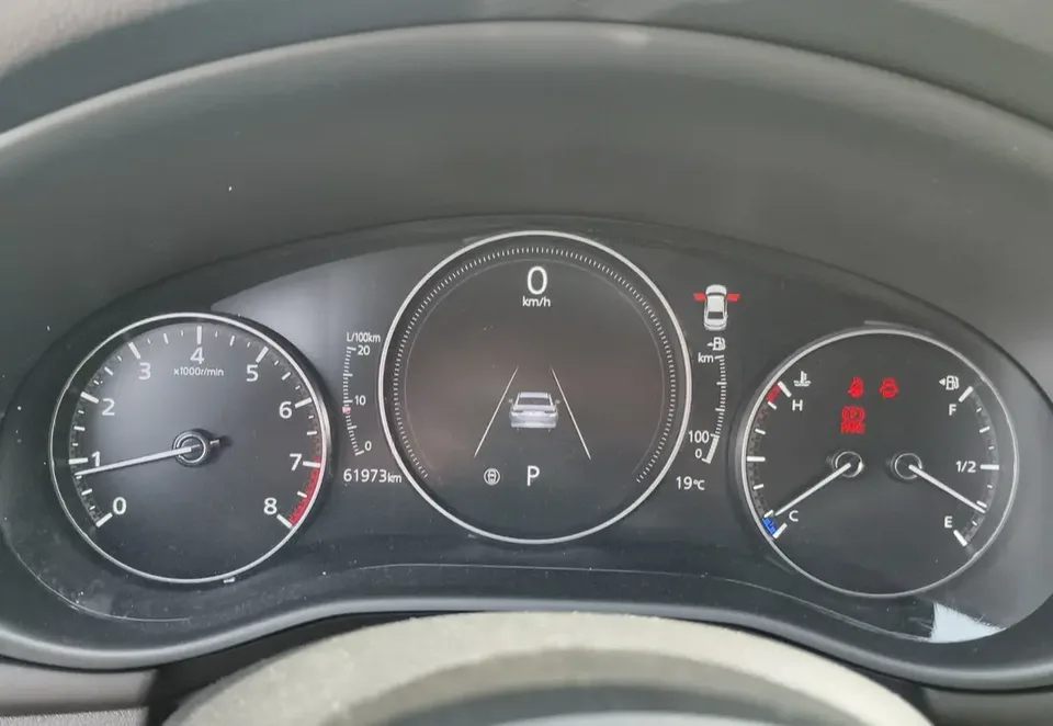 Mazda Axela 2.0L Automatic Premium Edition 2023 — миниатюра 3