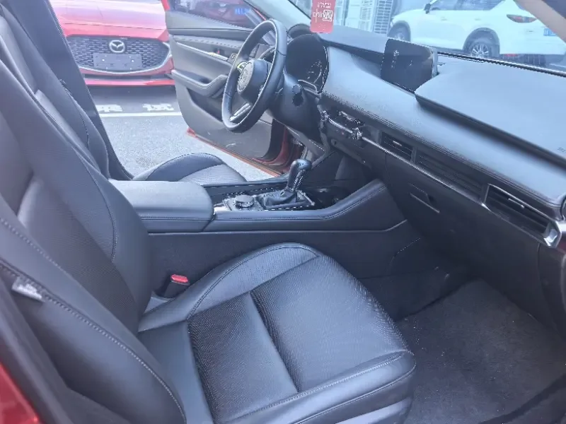 Mazda Axela Mazda3 2023 2.0L Automatic Premium Edition 2025 — миниатюра 3