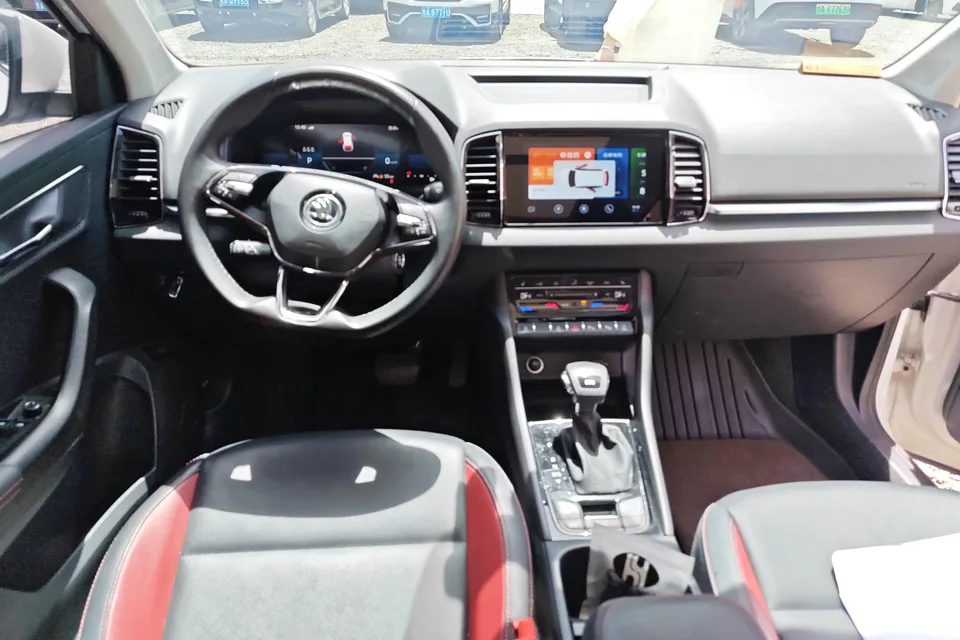 Skoda Karoq TSI280 Luxury Edition 2022 — миниатюра 4