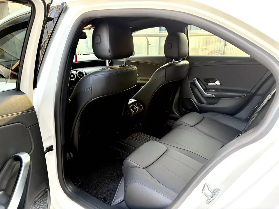 Mercedes-Benz Mercedes Benz A Class Mercedes-Benz A-Class 2022 facelift A 200 L sports sedan fashion version 2022 — миниатюра 3
