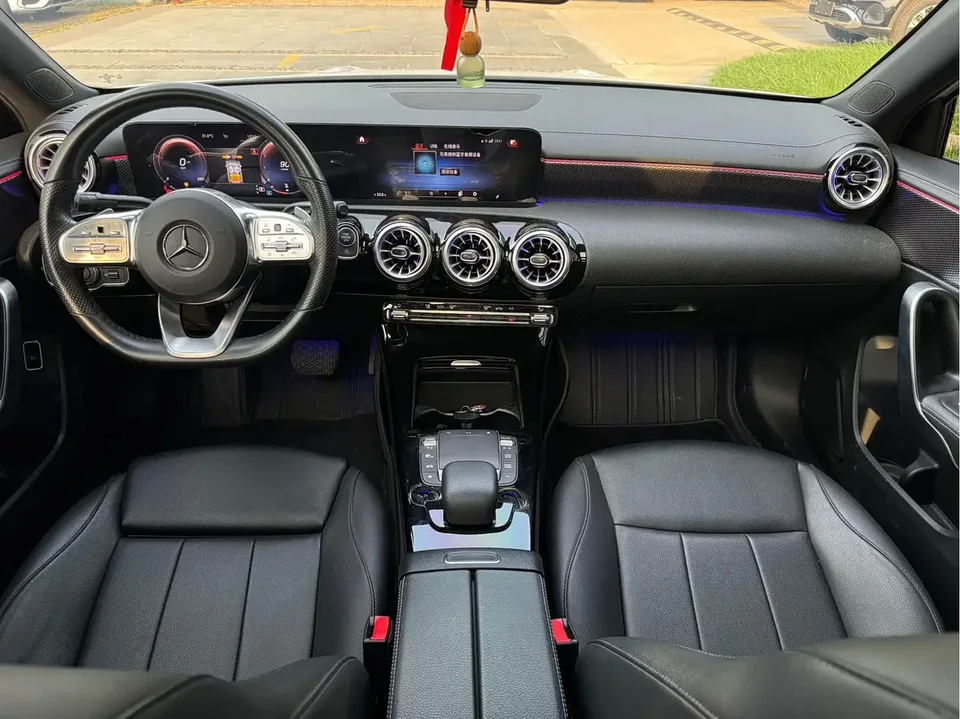 Mercedes-Benz Mercedes Benz A Class second facelift A 200 L sports sedan fashion version 2022 — миниатюра 4