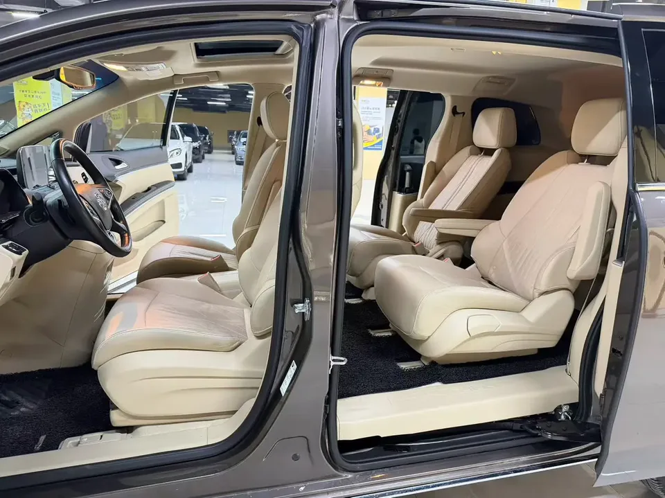 Buick GL8 Land Business Class 2.0T Luxury Edition 2025 — миниатюра 3