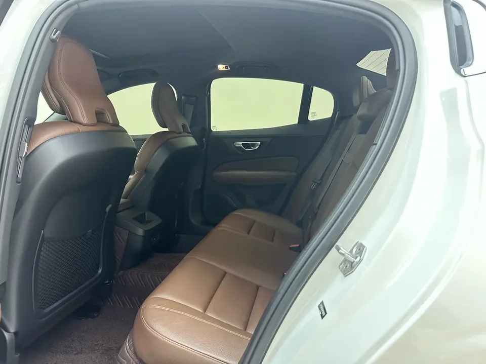Volvo S60 Volvo S60 2022 B4 Zhiyi Luxury Edition 2022 — миниатюра 3