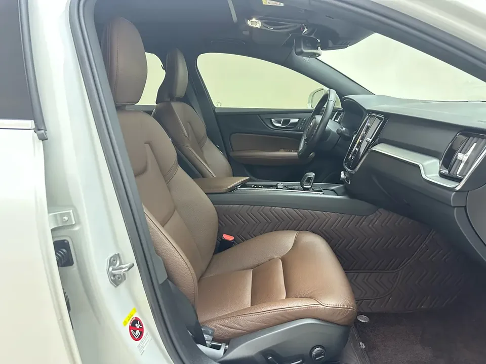 Volvo S60 Volvo S60 2022 B4 Zhiyi Luxury Edition 2022 — миниатюра 5