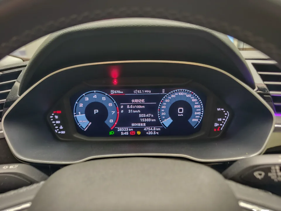 Audi Q3 35 TFSI aggressive and dynamic model (1.5T) 2024 — миниатюра 5
