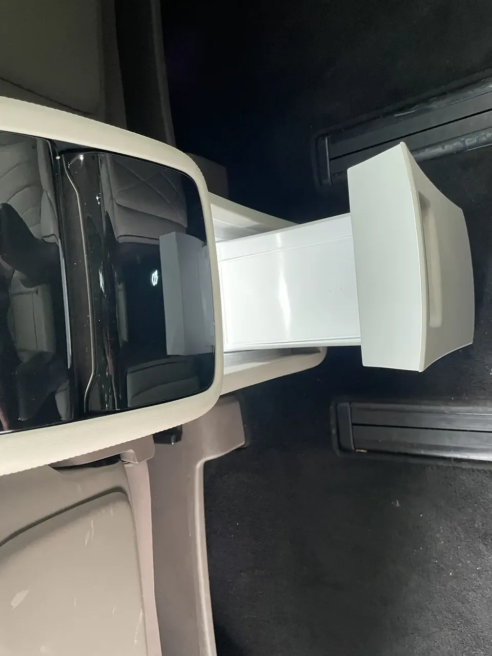Denza D9 DM D9 DM 2022 970 4WD Premium 2023 — thumbnail 3