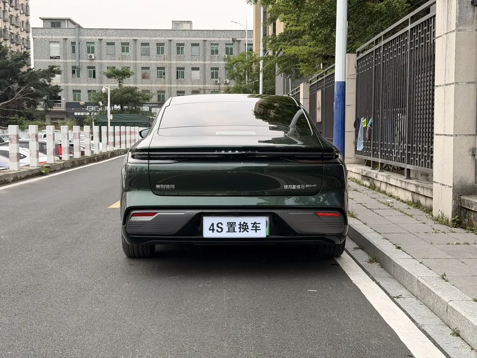 Geely Galaxy Star 8 PHEV Galaxy Star 8 PHEV 2025 130km EM-P Starship Edition 2025 — миниатюра 2