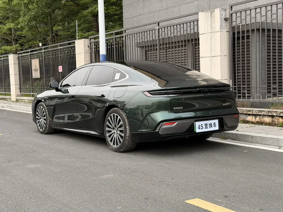 Geely Galaxy Star 8 PHEV Galaxy Star 8 PHEV 2025 130km EM-P Starship Edition 2025 — миниатюра 4