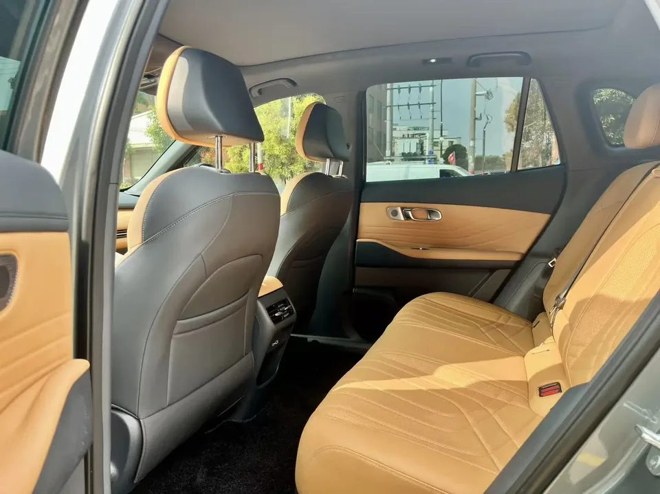 Geely Galaxy Starship 7 EM-i Galaxy Starship 7 EM-i 2025 120KM Exploration+ Edition 2024 — миниатюра 3