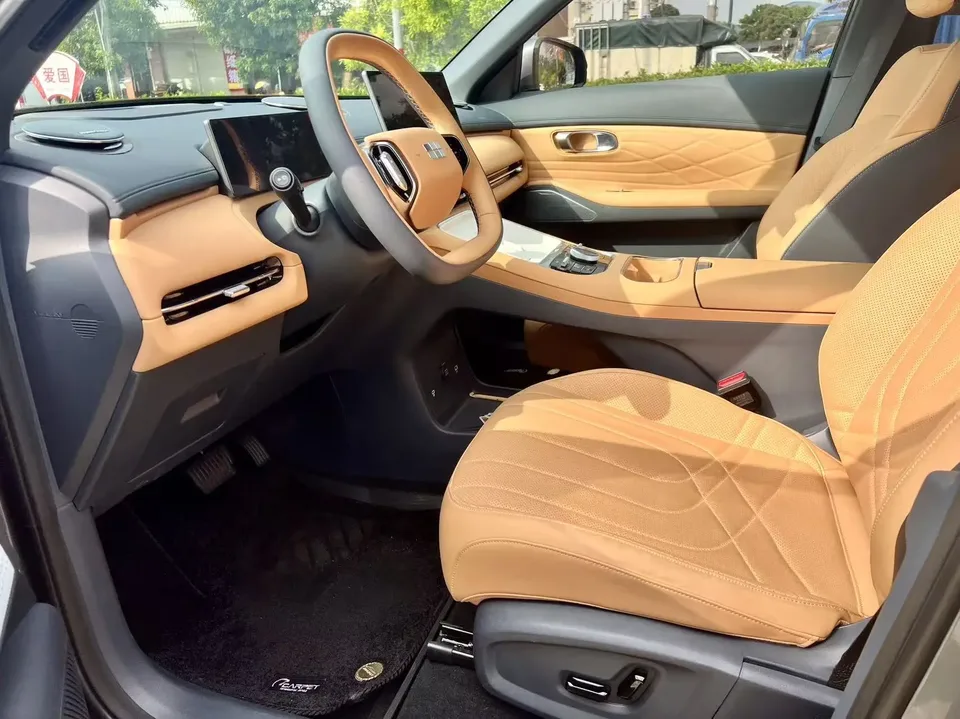 Geely Galaxy Starship 7 EM-i Galaxy Starship 7 EM-i 2025 120KM Exploration+ Edition 2024 — миниатюра 5