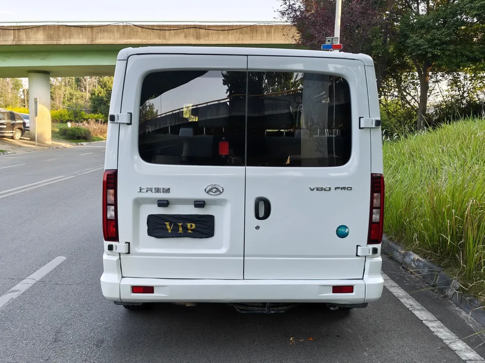 Datong Xintu V80 Xintu V80 2024 Xintu V80 2024 PRO 2.0T Manual Business Travel Short Axis Mid Top 147Ps 8/9 Seats 2024 — thumbnail 2