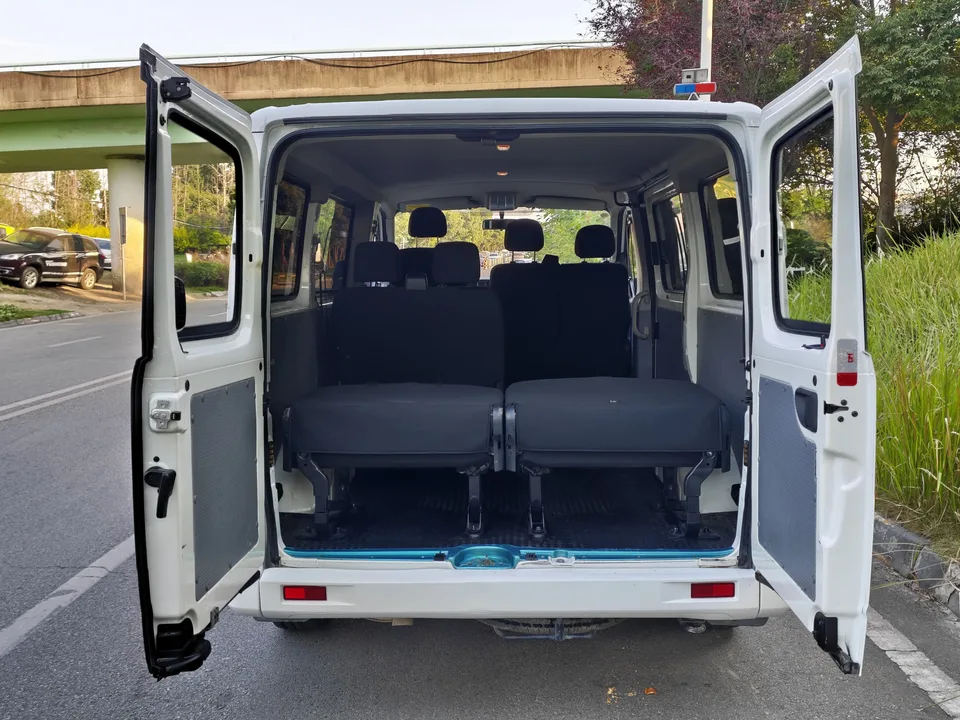Datong Xintu V80 Xintu V80 2024 Xintu V80 2024 PRO 2.0T Manual Business Travel Short Axis Mid Top 147Ps 8/9 Seats 2024 — thumbnail 4