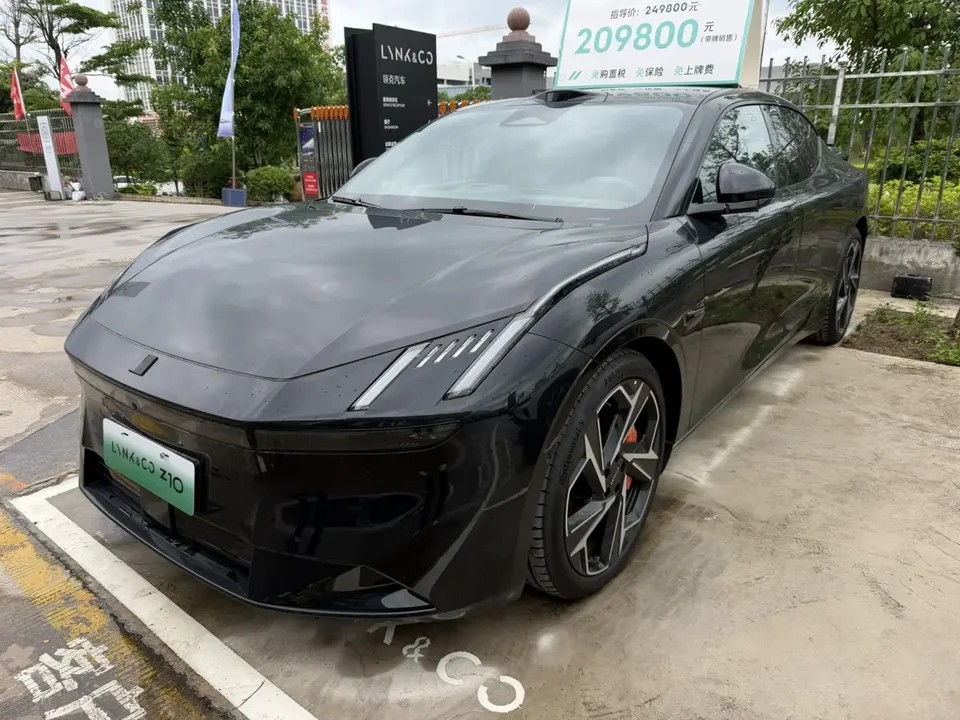 Lynk & Co Z10 Z10 2025 Lynk & Co Z10 2025 95kWh 702km 4WD Halo 2026 — photo 1, buy with delivery to Moscow