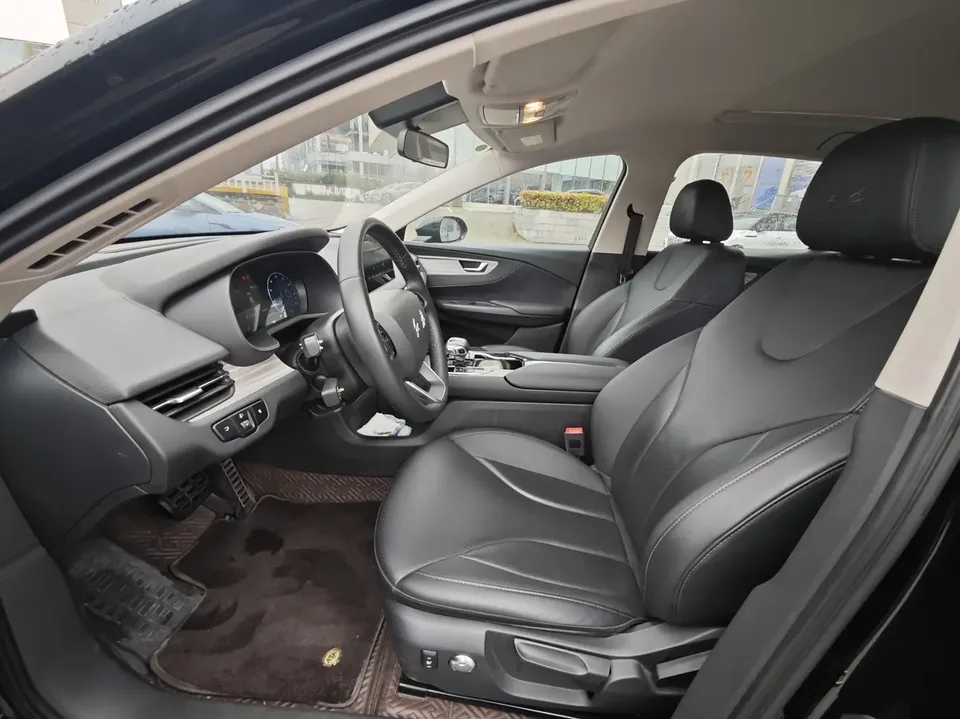 Hongqi E-QM5 Basic Travel Edition 2023 — миниатюра 5
