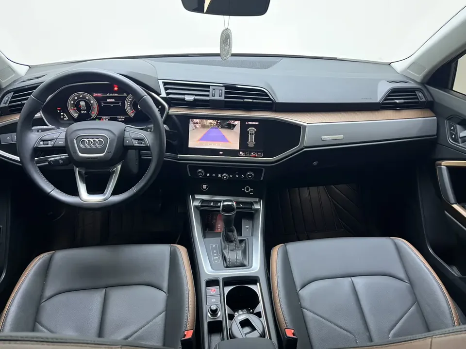 Audi Q3 Audi Q3 2022 35 TFSI Fashionable and Elegant 2022 — миниатюра 2