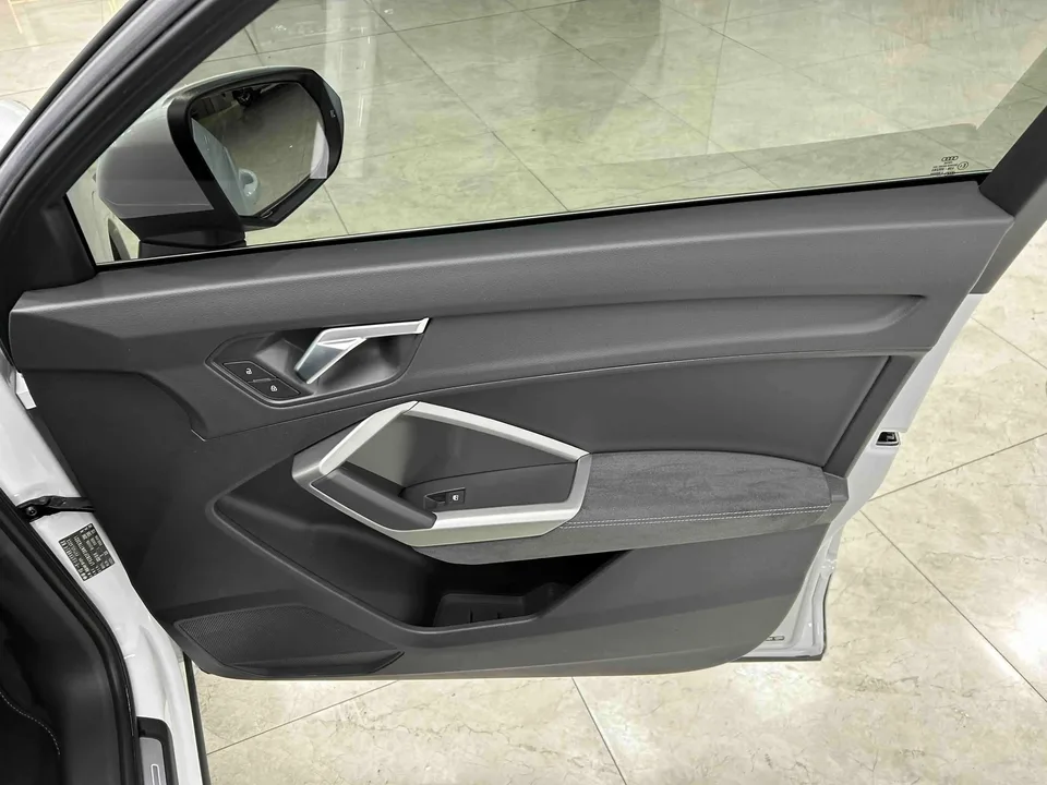 Audi Q3 Audi Q3 2023 35 TFSI Fashionable and Dynamic 2023 — миниатюра 4