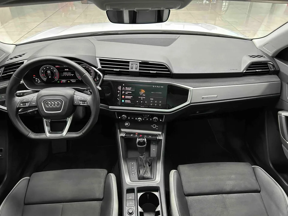Audi Q3 Audi Q3 2023 35 TFSI Fashionable and Dynamic 2023 — миниатюра 5