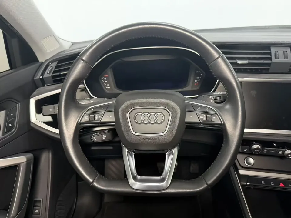Audi Q3 Audi Q3 2021 35 TFSI Fashionable and Dynamic 2022 — миниатюра 4