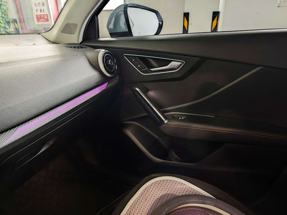 Audi Q2L e-tron Q2L e-tron 2022 Audi Q2L e-tron 2022 pure electric smart model 2022 — миниатюра 3
