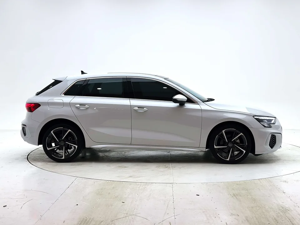 Audi A3 A3 2021 Sportback 35 TFSI stylish and sporty 2022 — thumbnail 2
