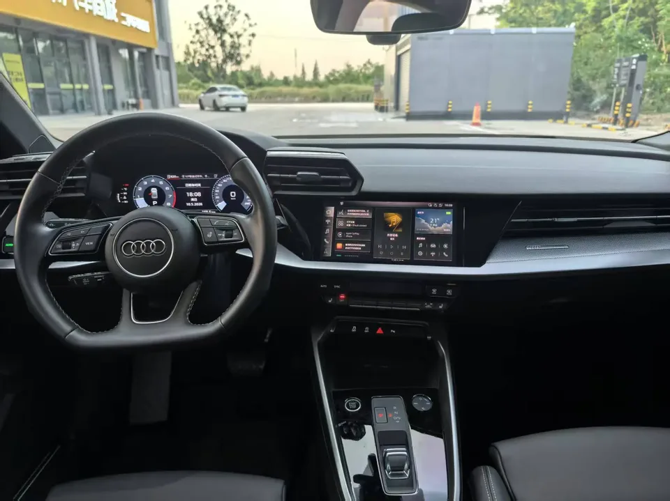 Audi A3 A3L Limousine 35 TFSI Fashion Sports 2023 — миниатюра 2